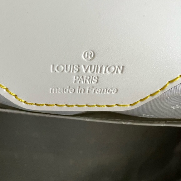 Authentic Louis Vuitton Suhali L’absolu De Voyage White Satchel - Picture 8 of 12